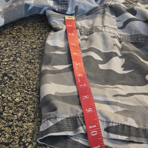 Lee Extreme Motion Men's 30W Gray Graphite Camouflage Cargo Shorts 8 pockets - Picture 7 of 16